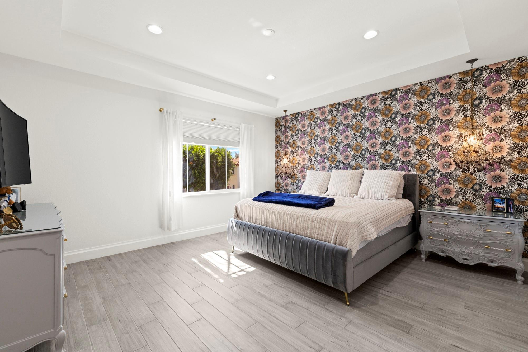 112 NW Gardener St
