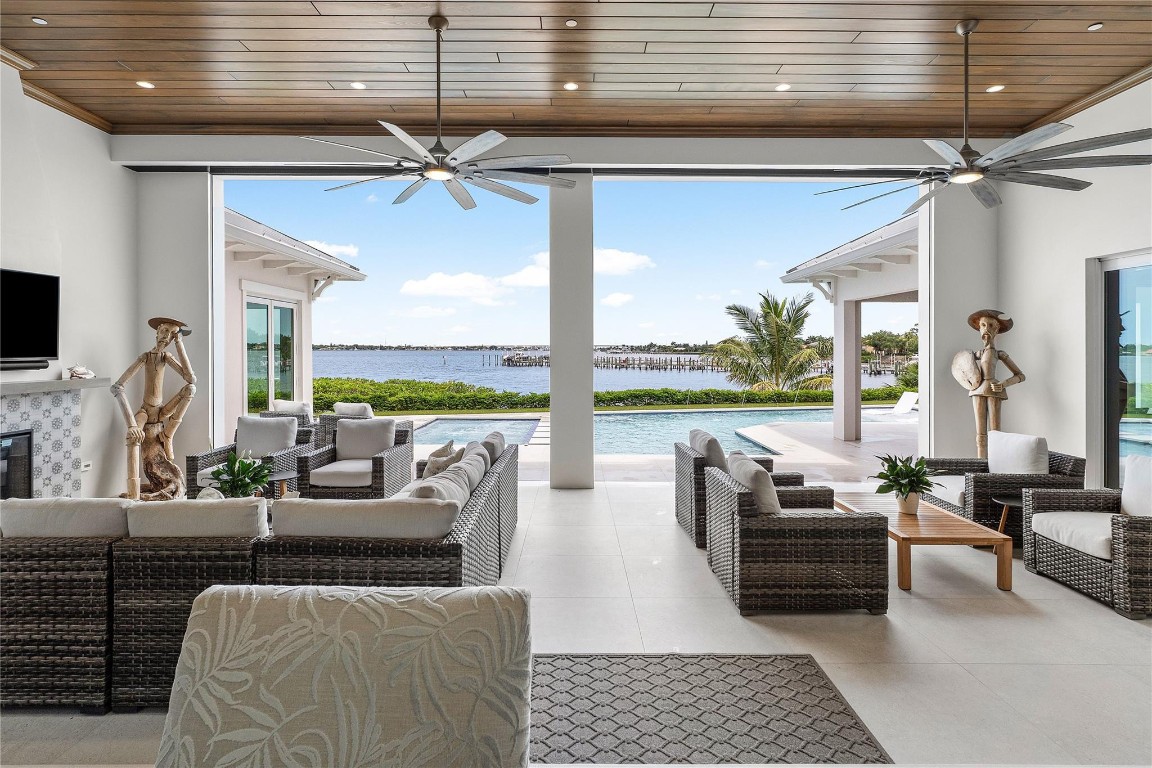 2842 SW Rivers End Way