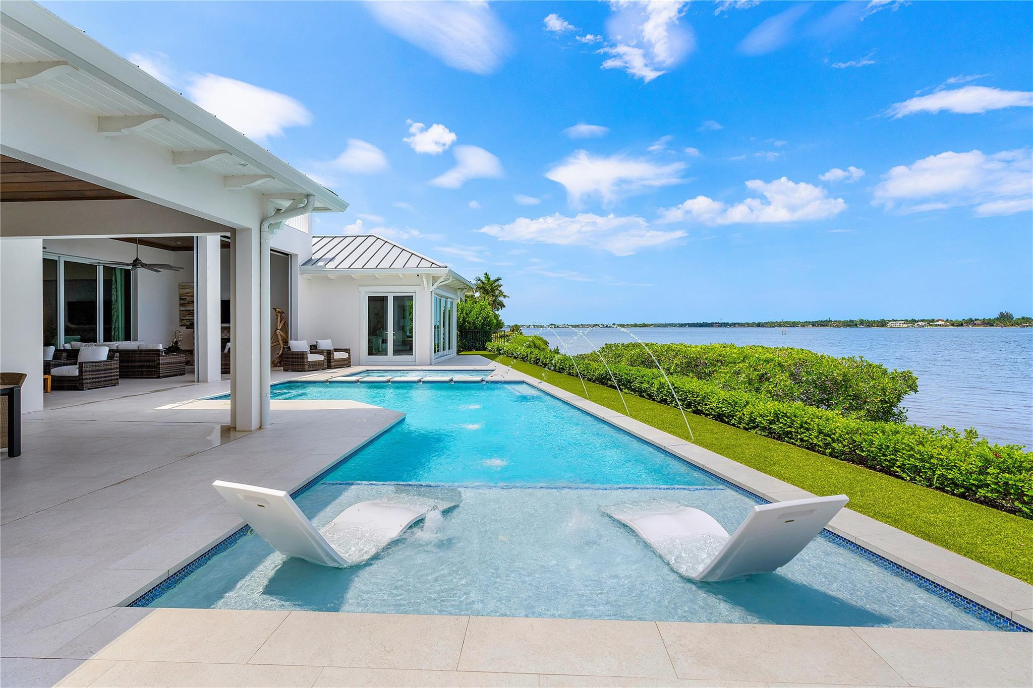 2842 SW Rivers End Way