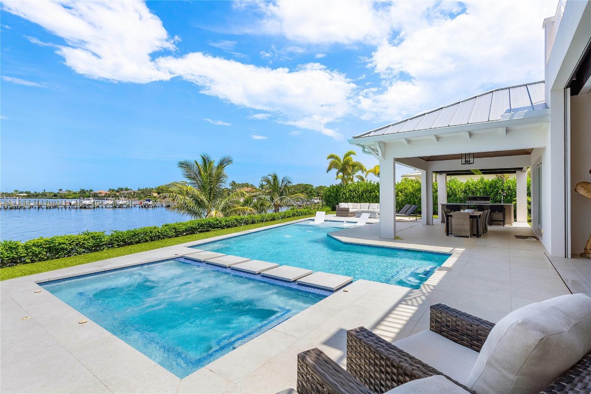 2842 SW Rivers End Way