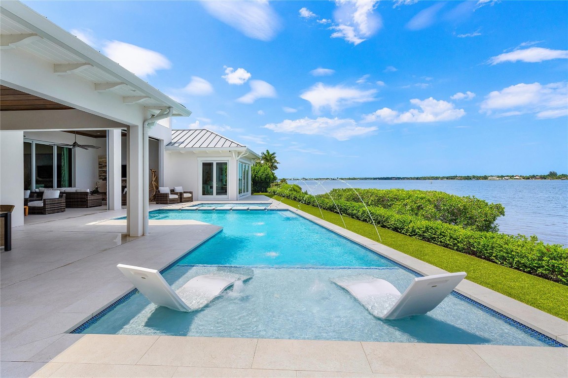 2842 SW Rivers End Way