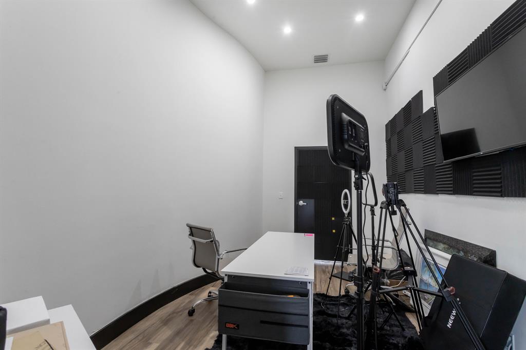 900 E Atlantic Avenue 20