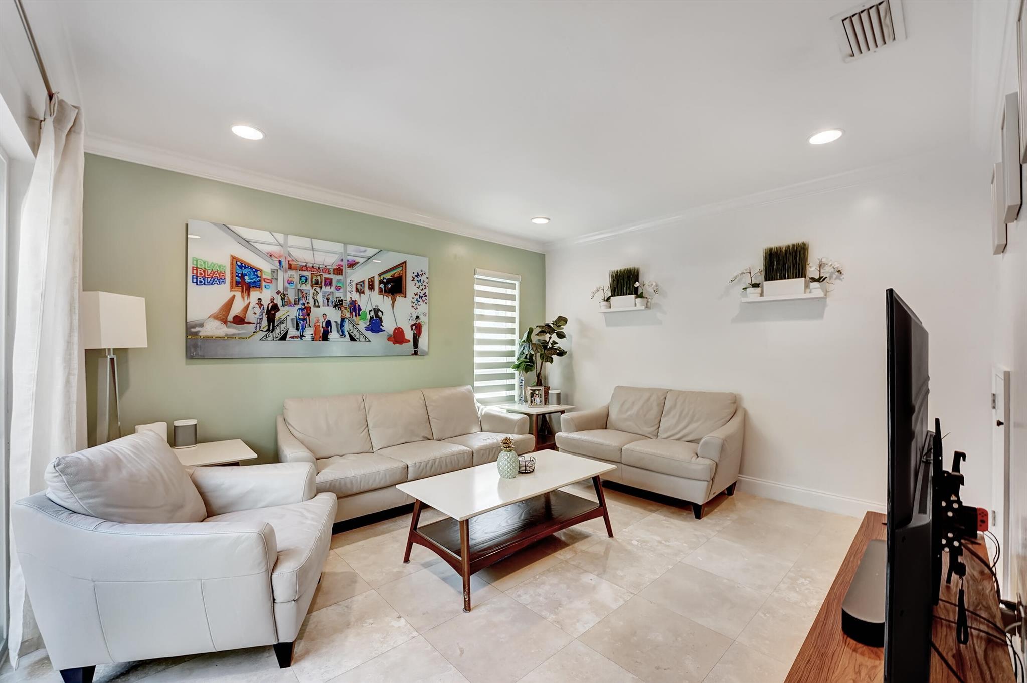 1010 NE 8th Avenue 32f