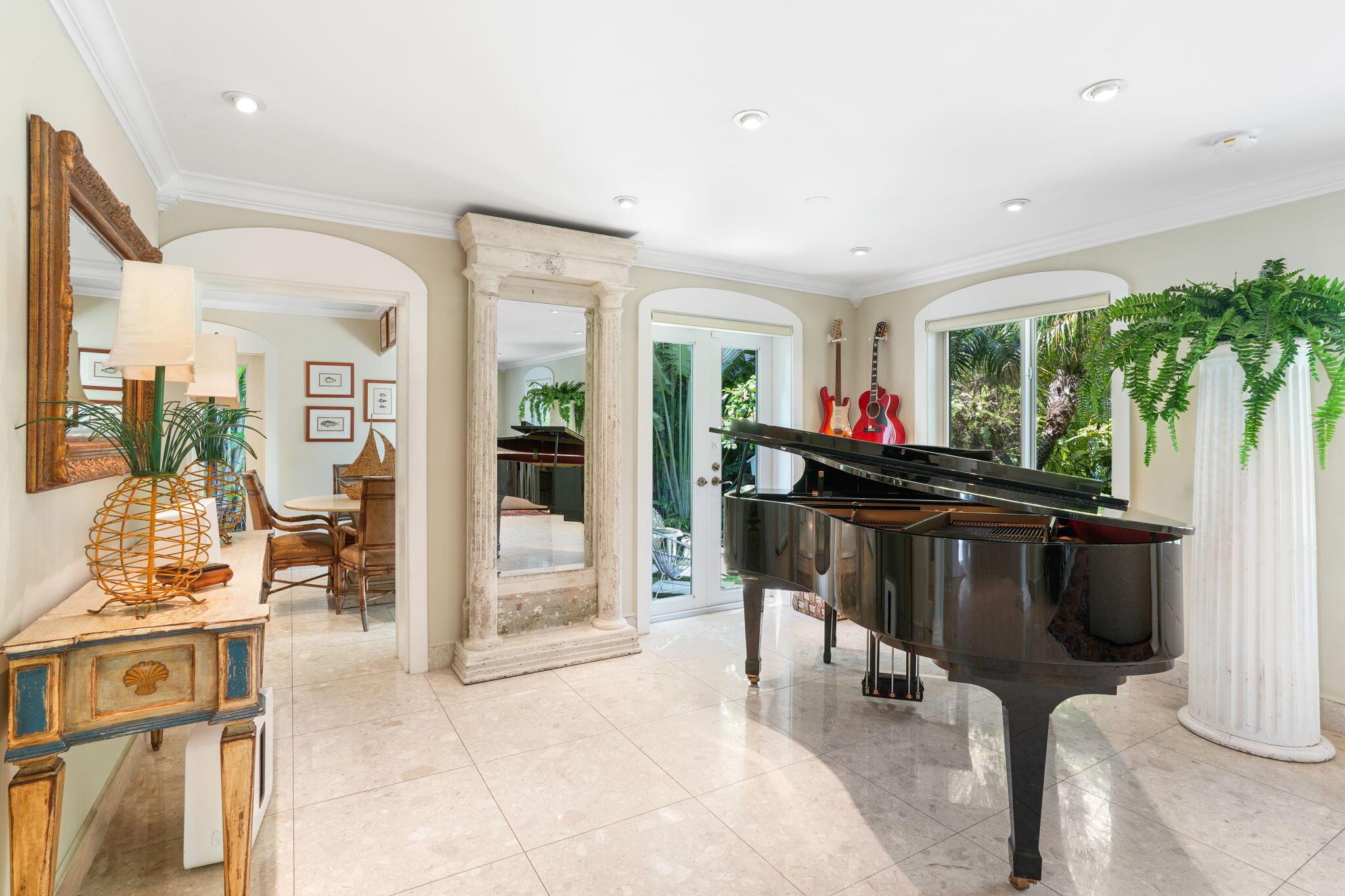 714 S Atlantic Drive