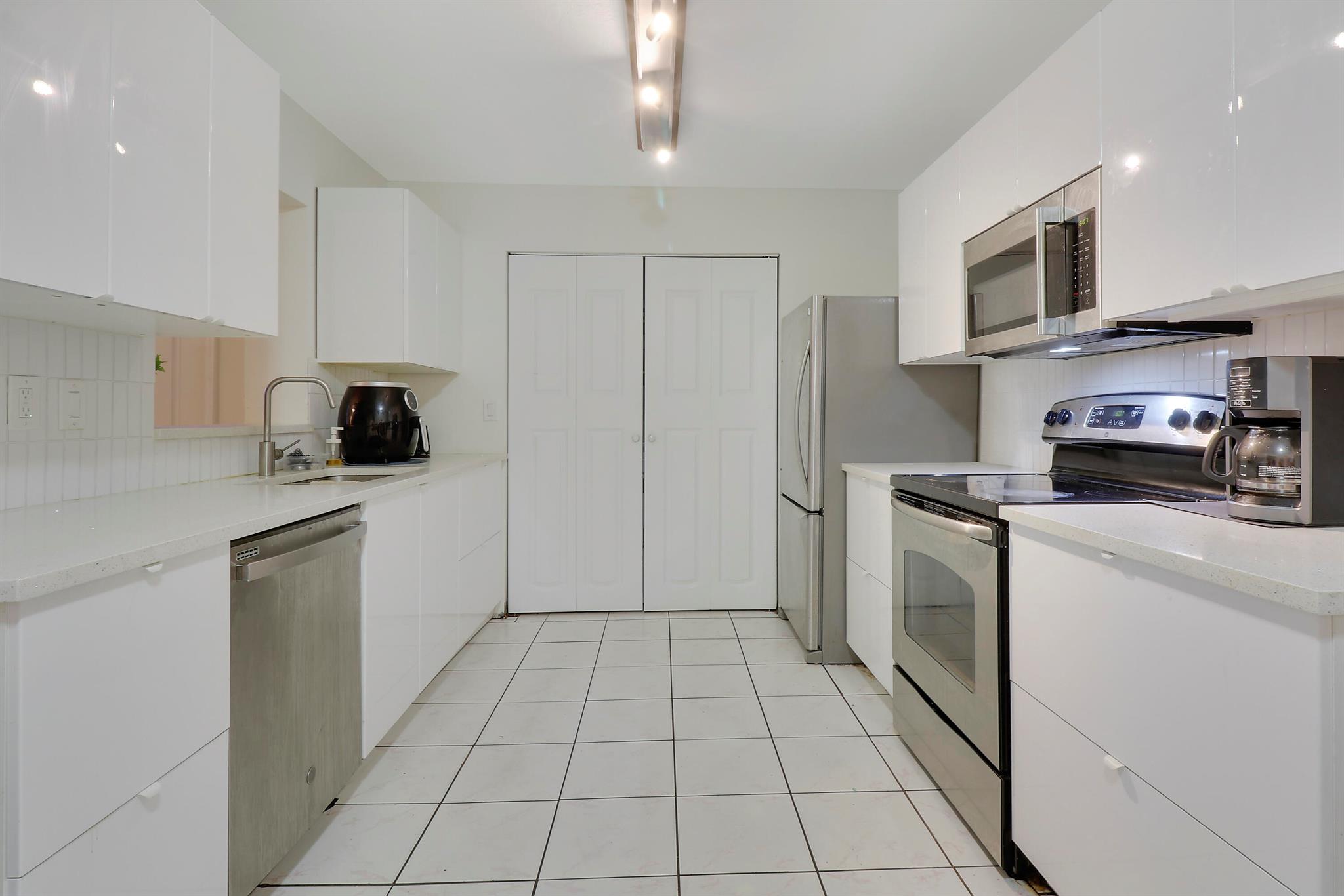 2723 Hiawatha Avenue