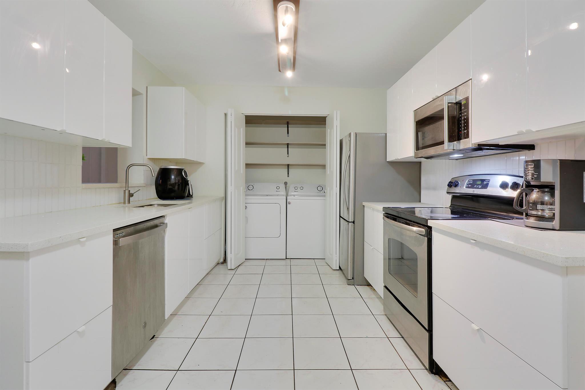 2723 Hiawatha Avenue