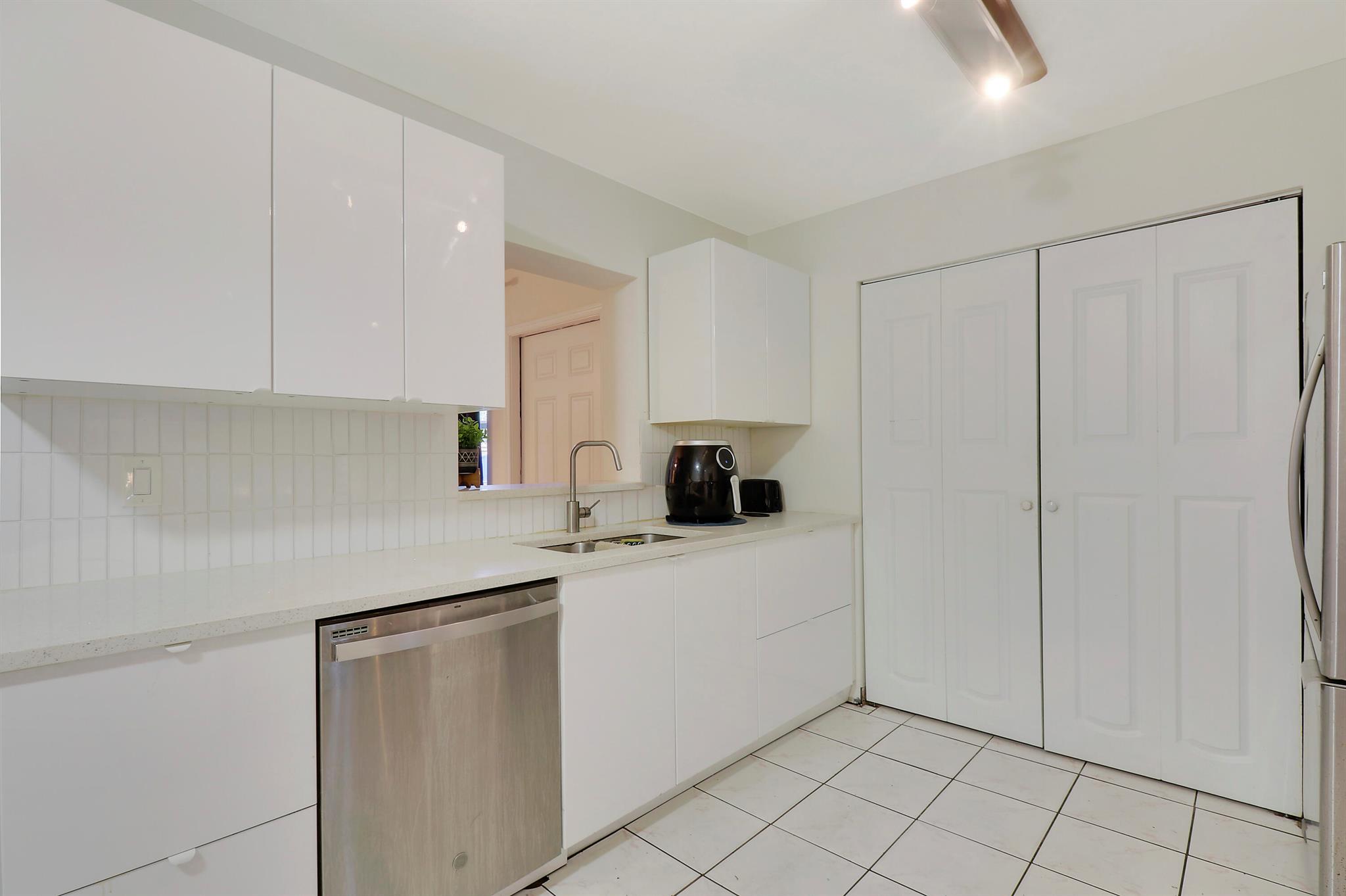 2723 Hiawatha Avenue