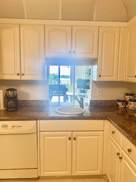 3545 S Ocean Boulevard Boulevard 401, South Palm Beach Unit: 401