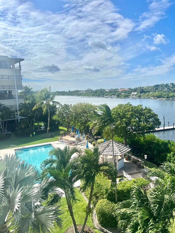 3545 S Ocean Boulevard Boulevard 401, South Palm Beach Unit: 401