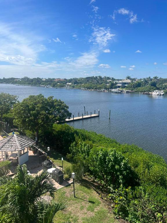 3545 S Ocean Boulevard Boulevard 401, South Palm Beach Unit: 401