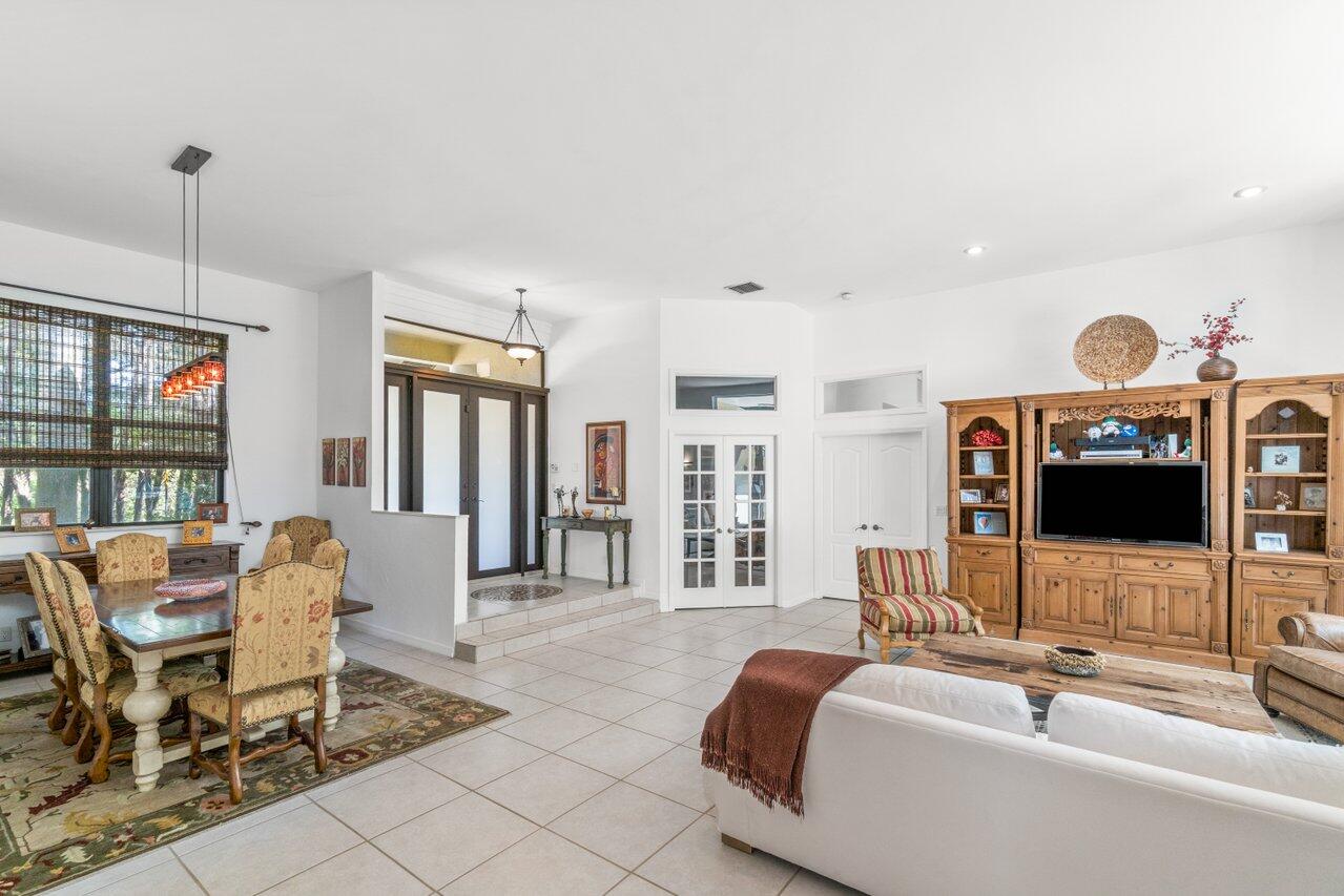 959 Parkside Circle N