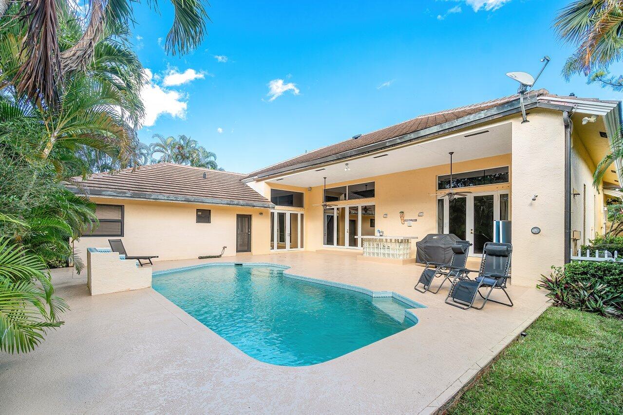 959 Parkside Circle N