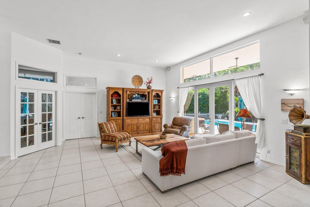 959 Parkside Circle N