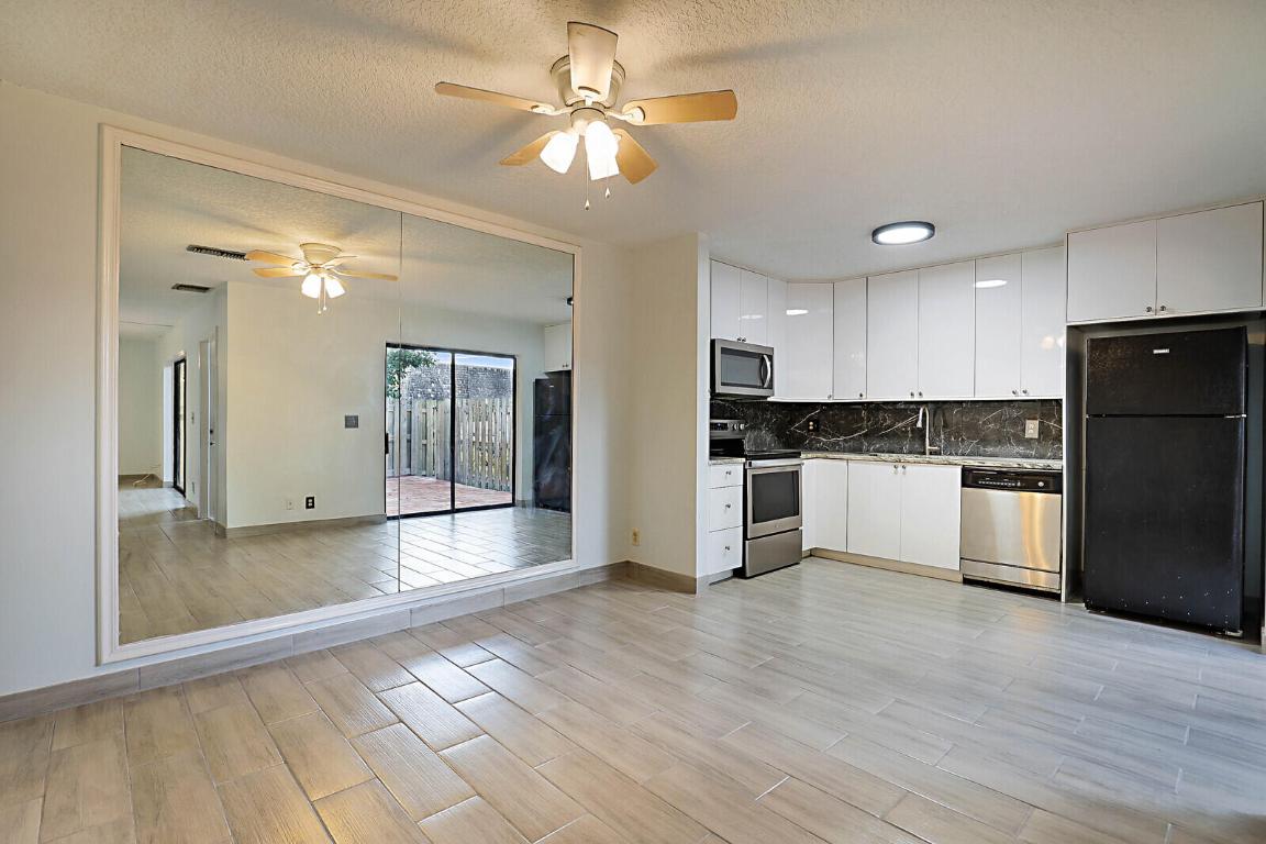 253 Woodland Road, Palm Springs