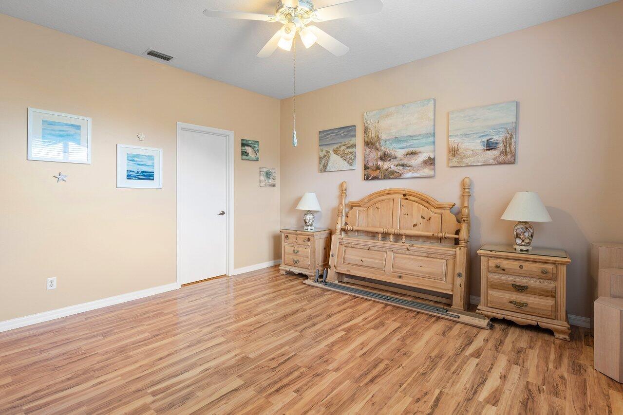 521 NW San Remo Circle