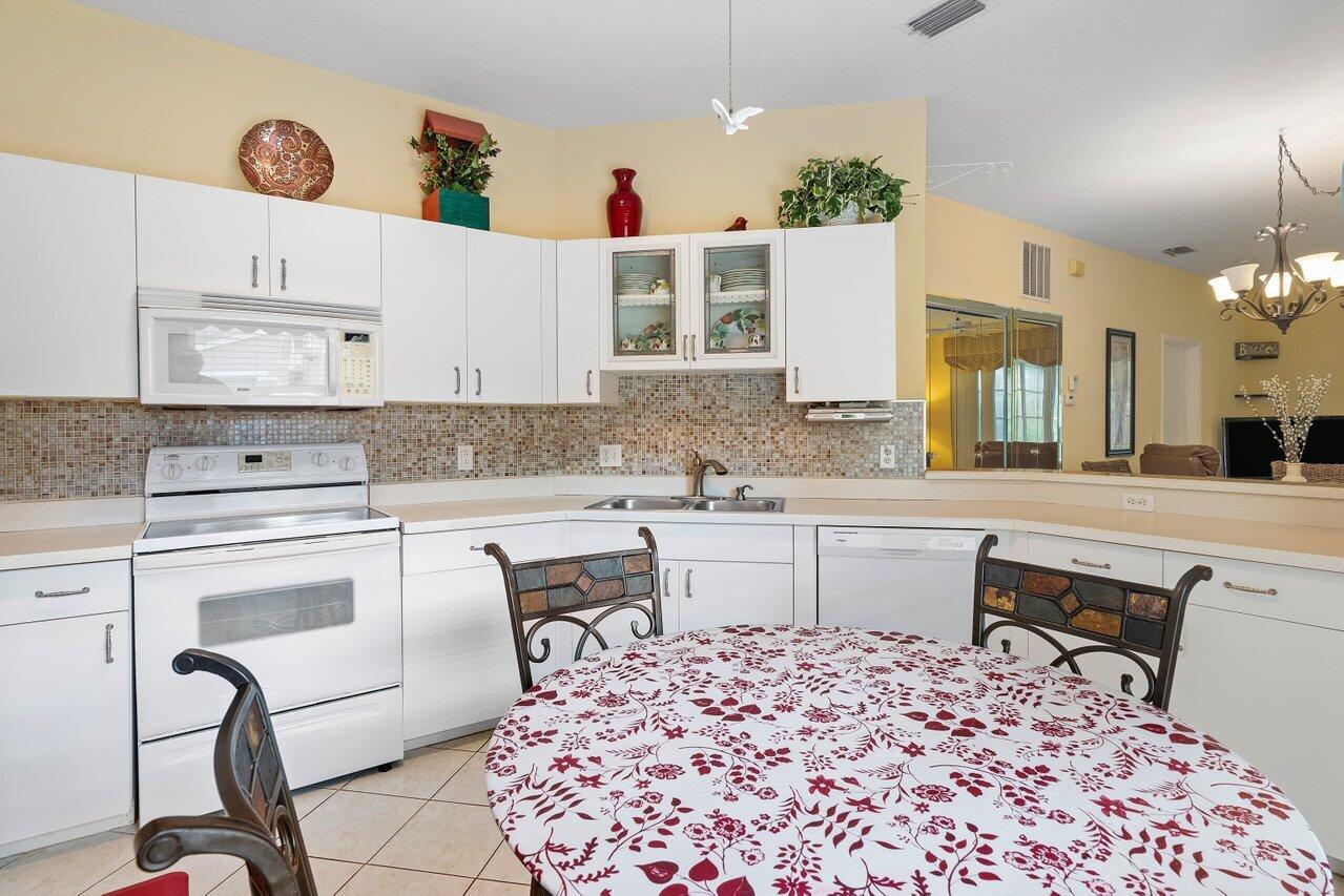 521 NW San Remo Circle