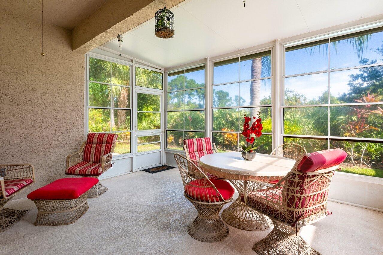 521 NW San Remo Circle