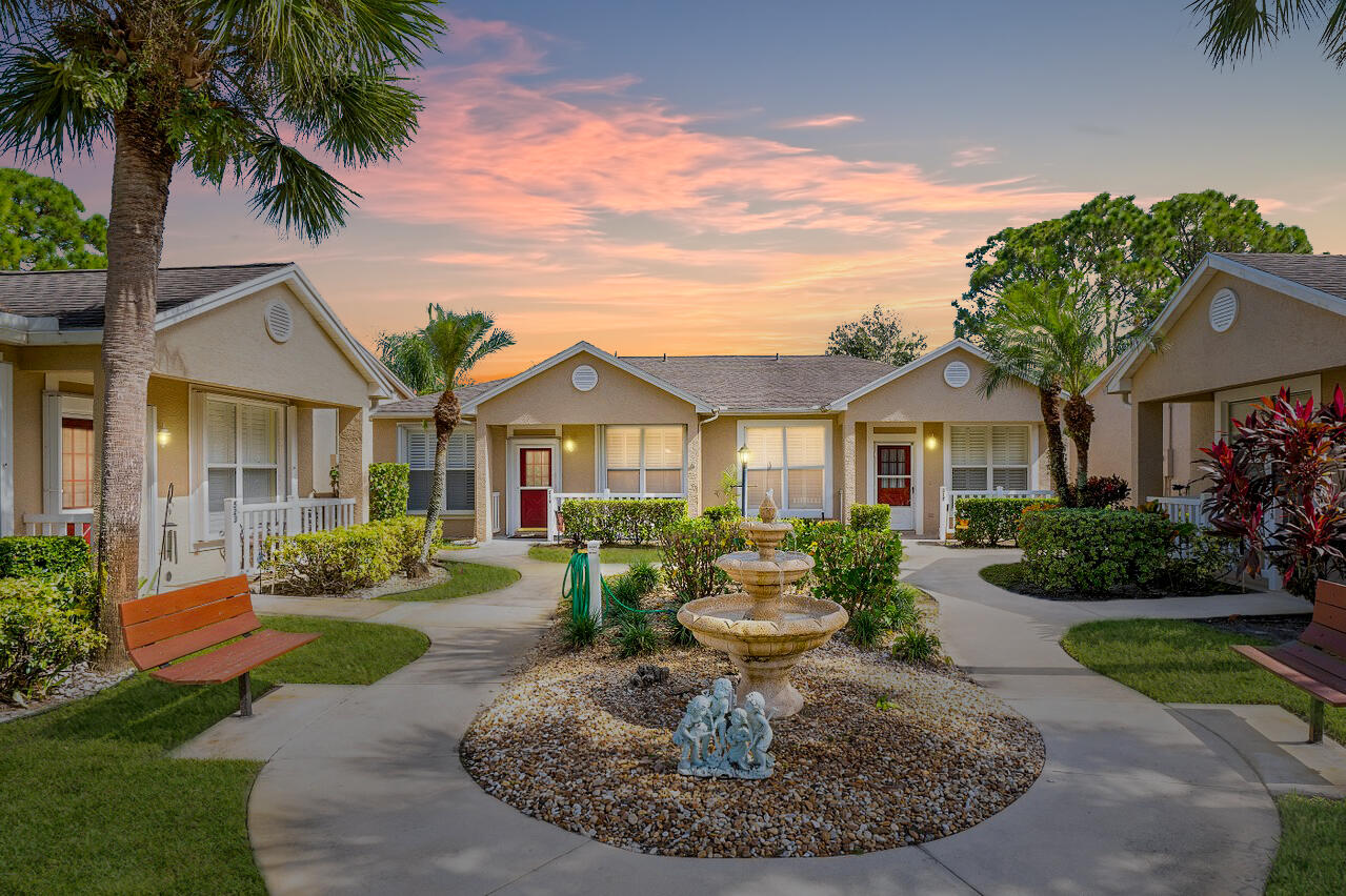 521 NW San Remo Circle