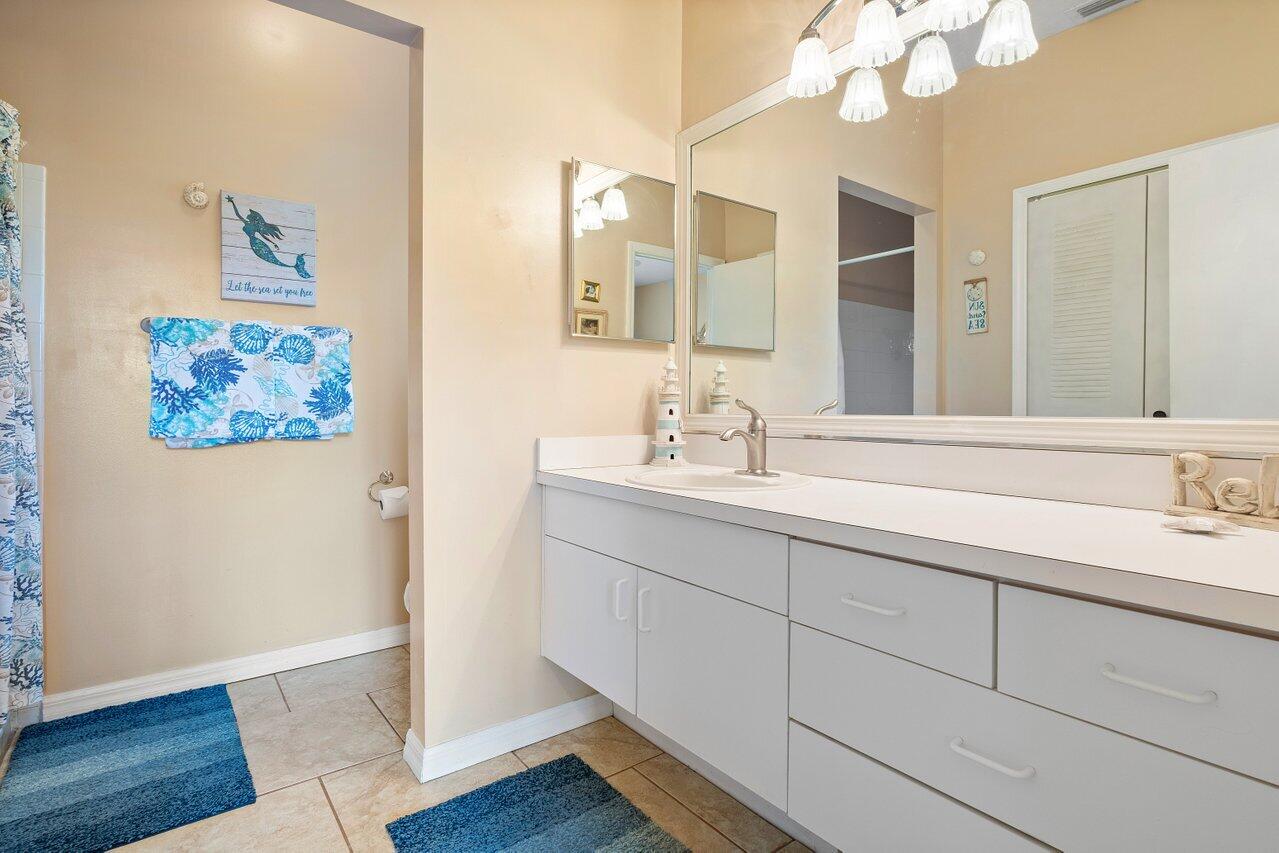 521 NW San Remo Circle