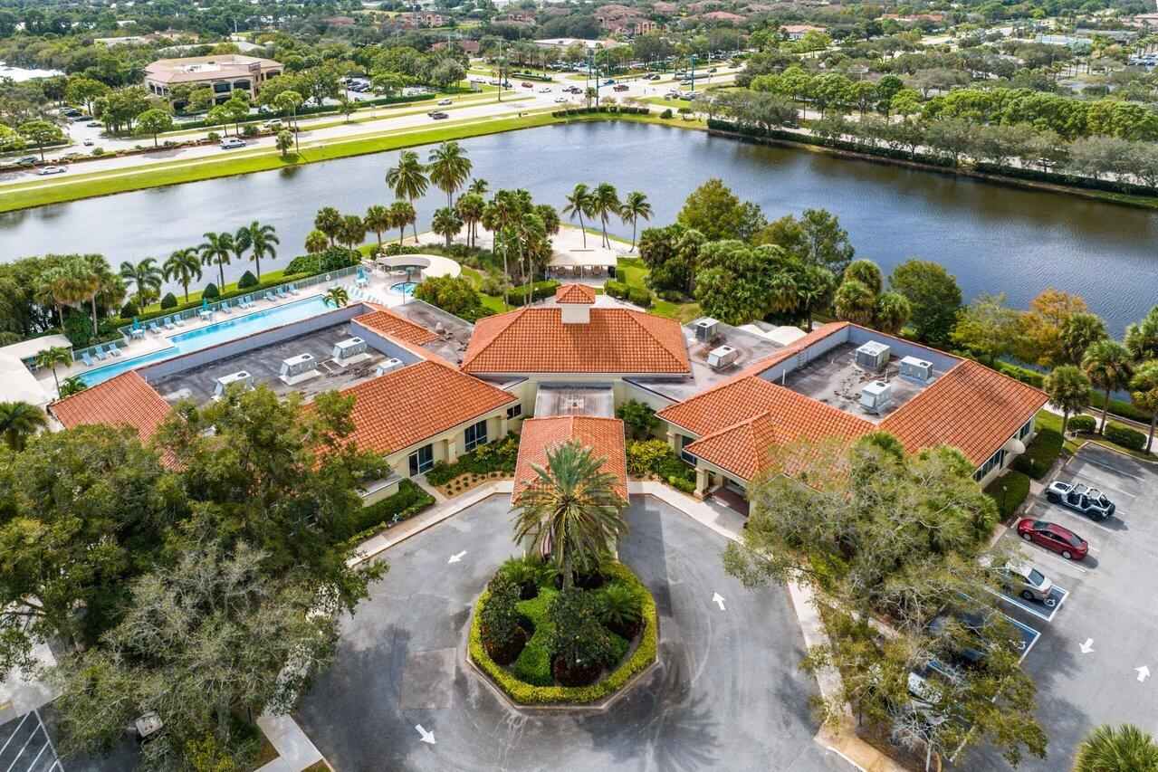 521 NW San Remo Circle