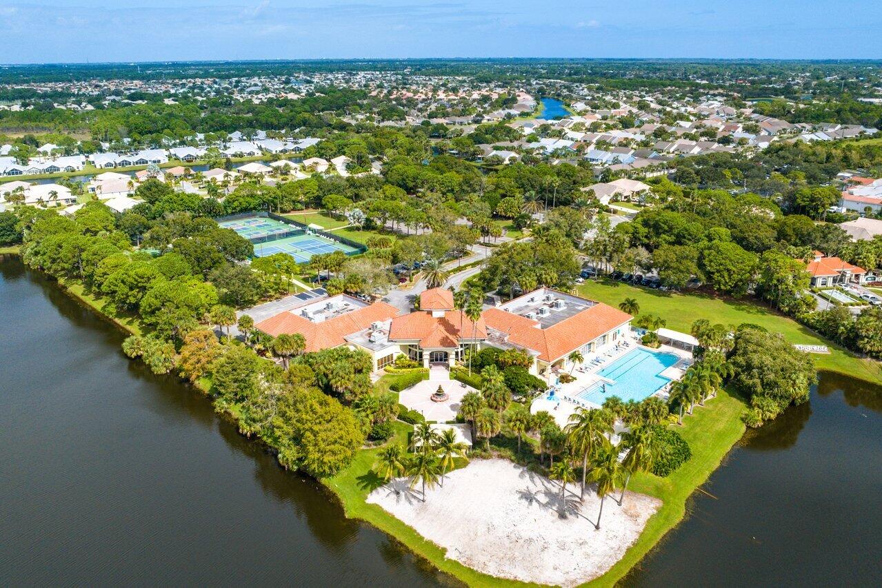 521 NW San Remo Circle