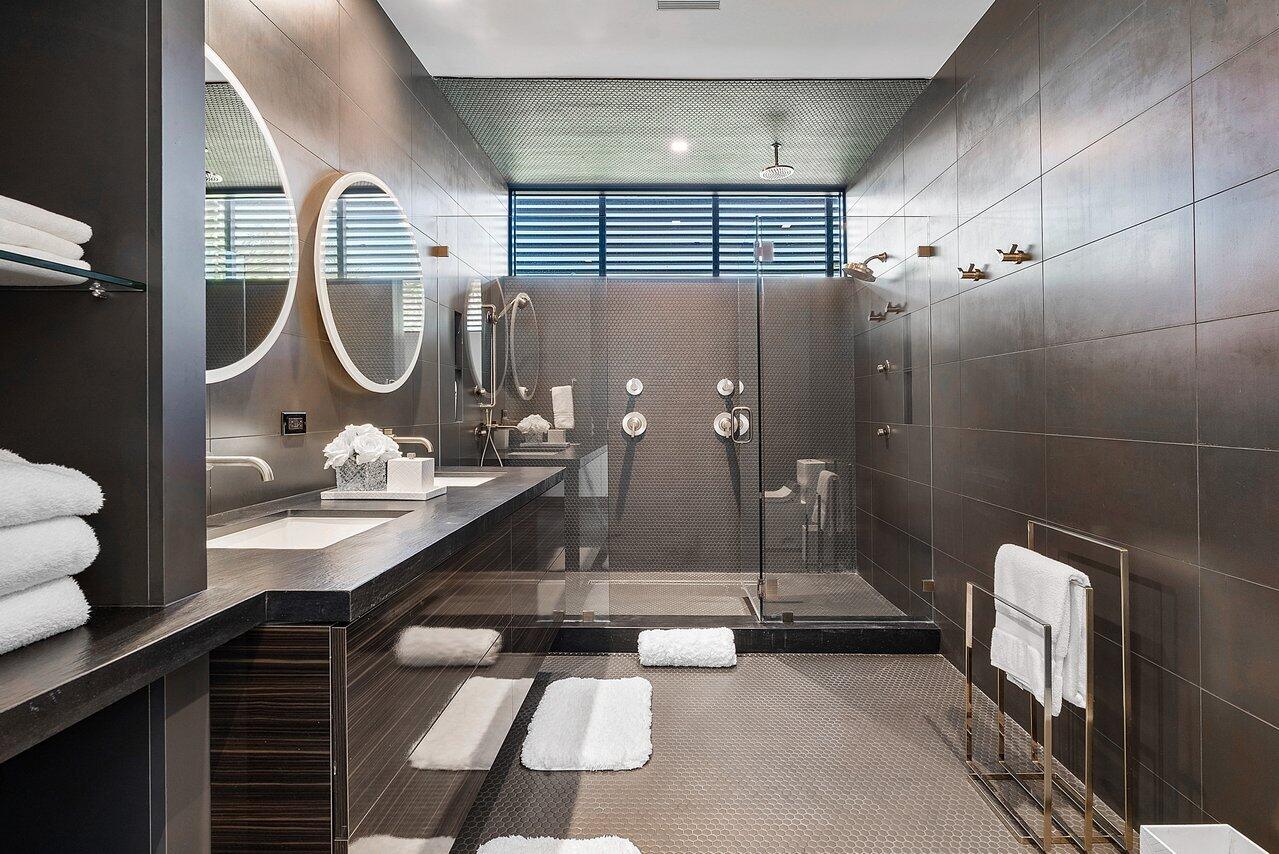 1005 NE Doubloon Drive