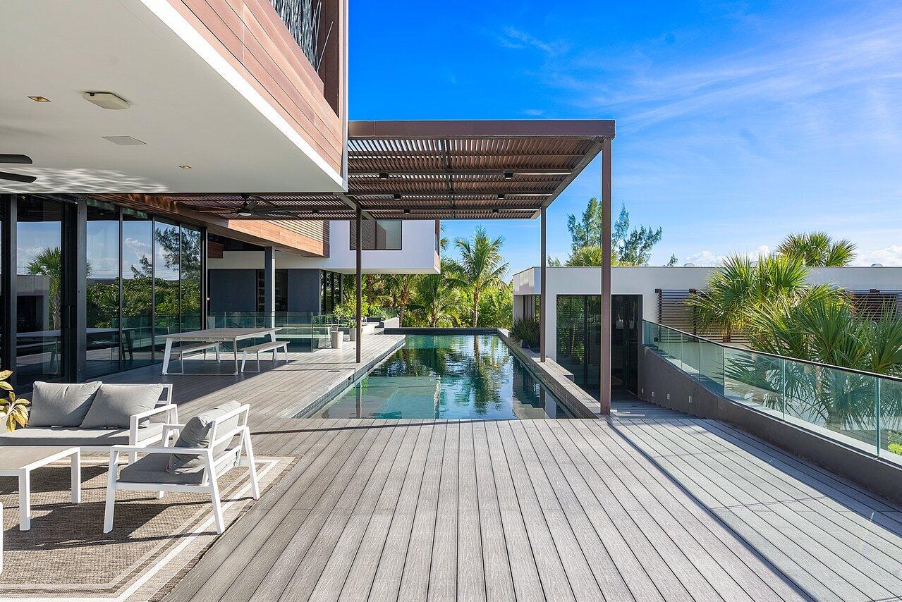 1005 NE Doubloon Drive