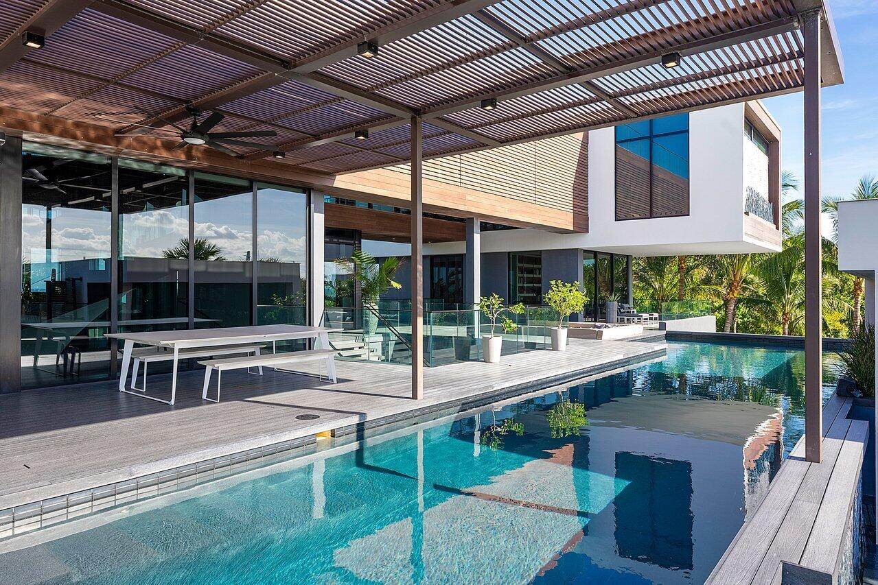 1005 NE Doubloon Drive