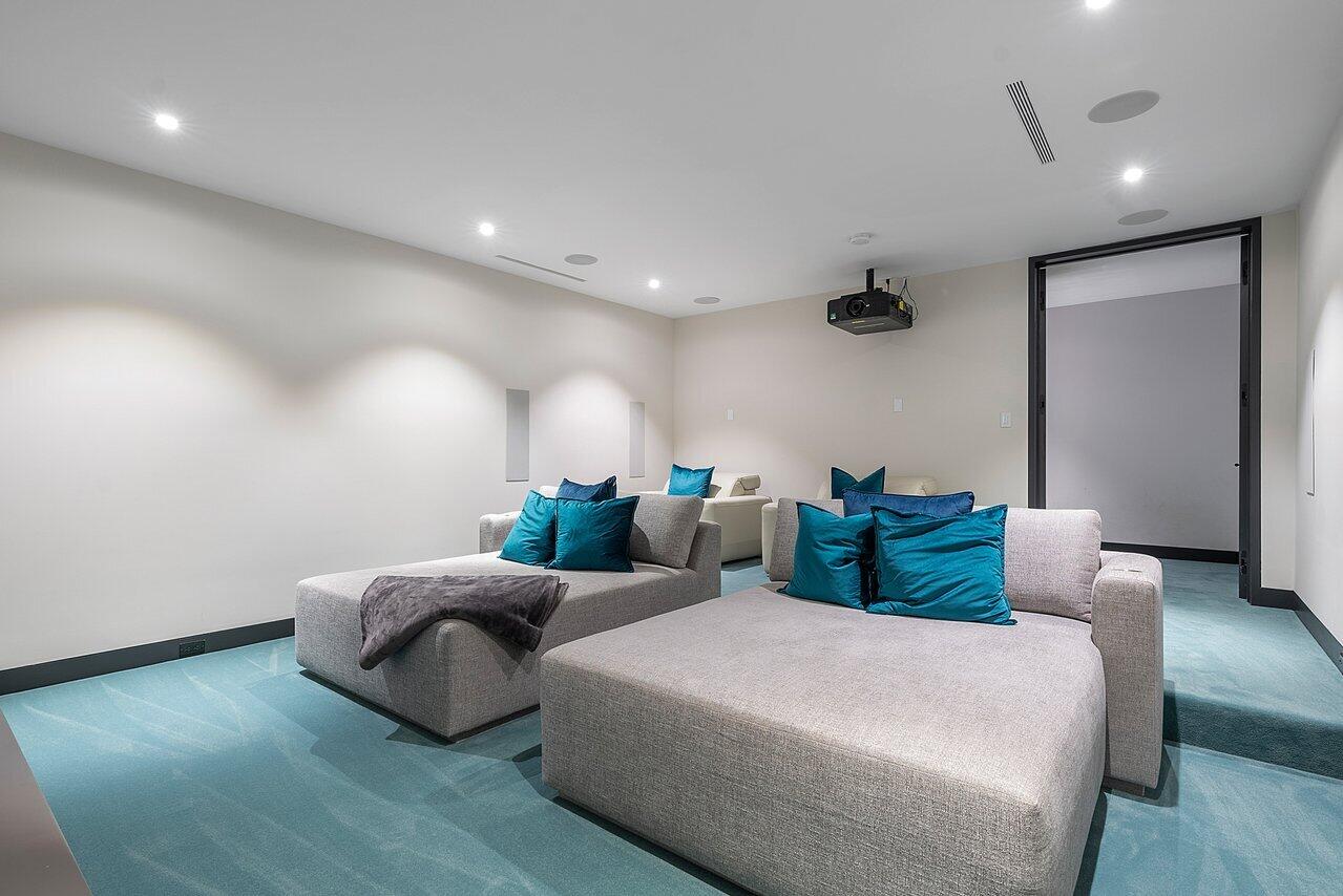 1005 NE Doubloon Drive