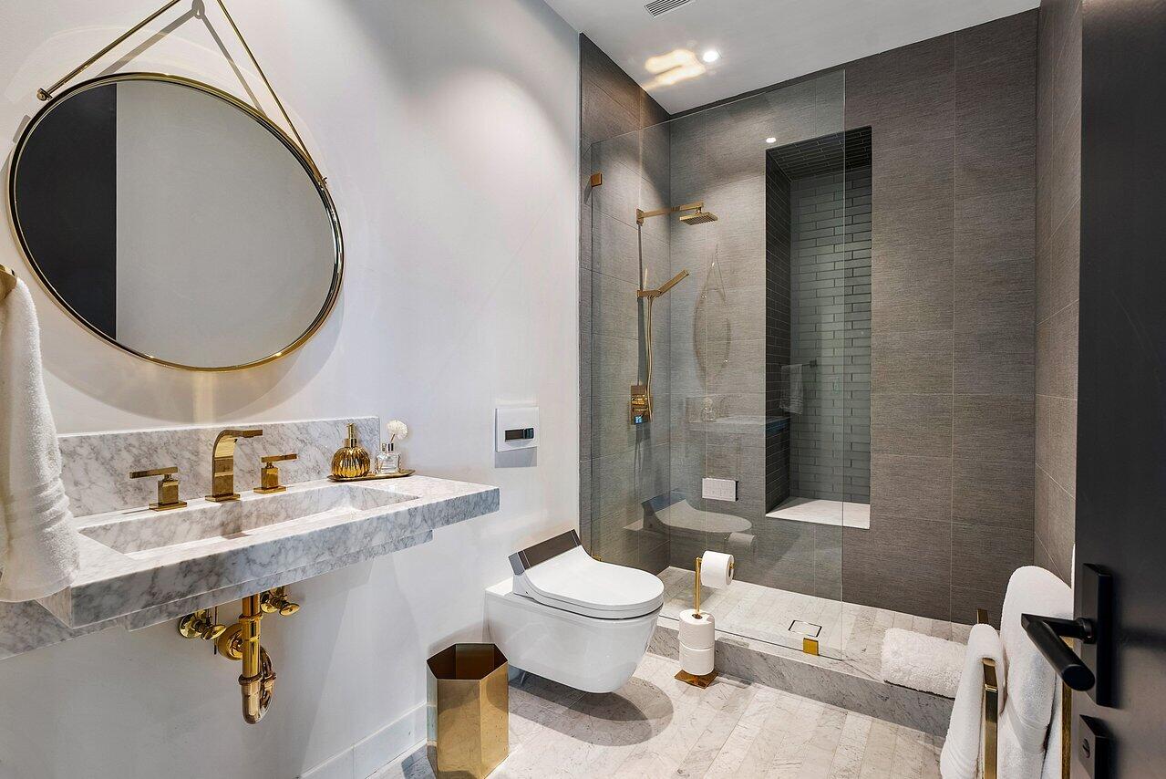 1005 NE Doubloon Drive