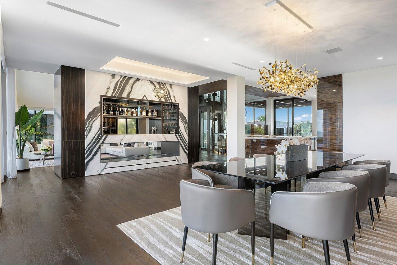 1005 NE Doubloon Drive