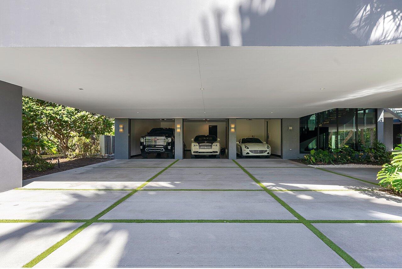 1005 NE Doubloon Drive