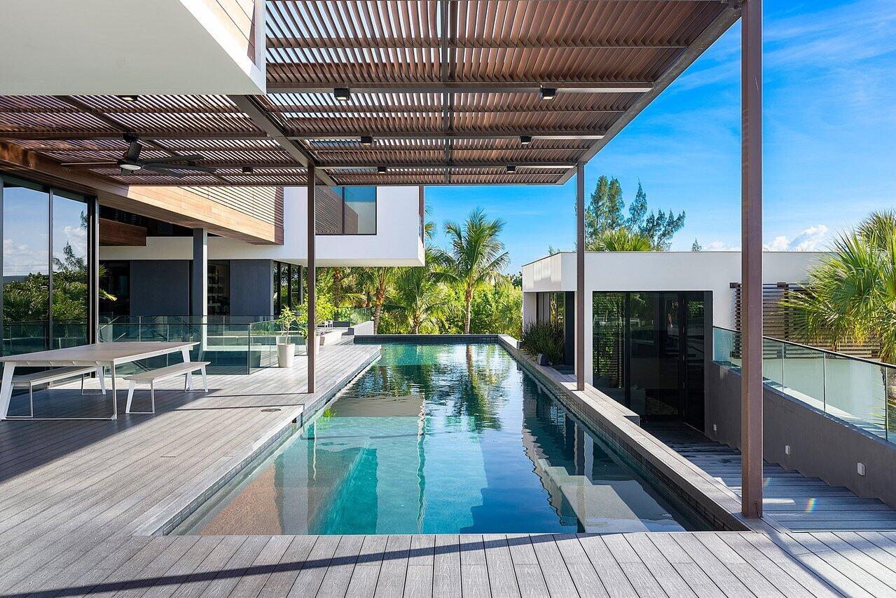 1005 NE Doubloon Drive