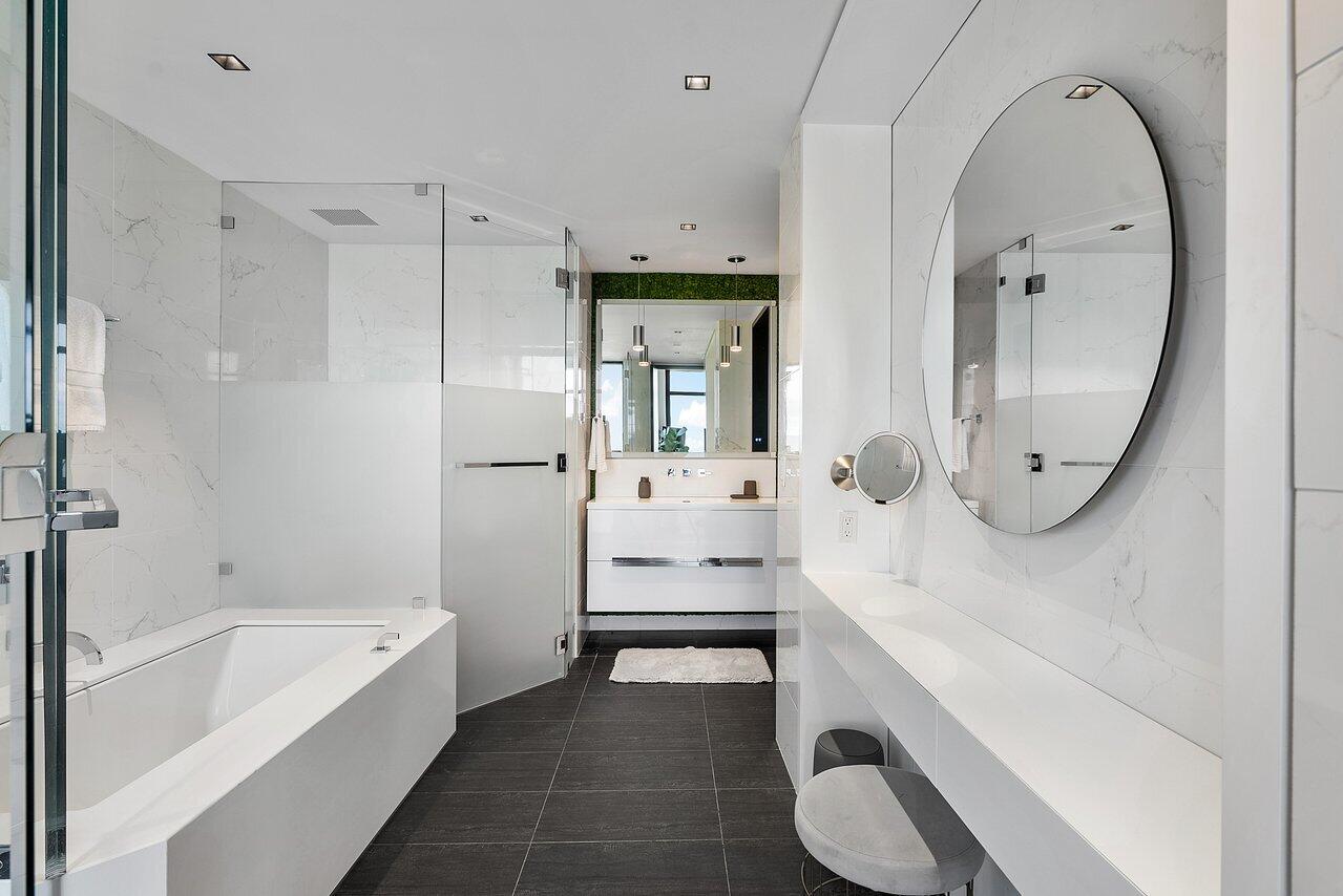 1005 NE Doubloon Drive