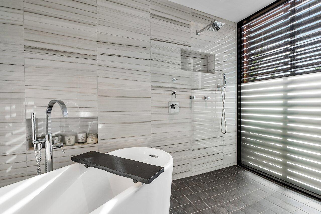 1005 NE Doubloon Drive