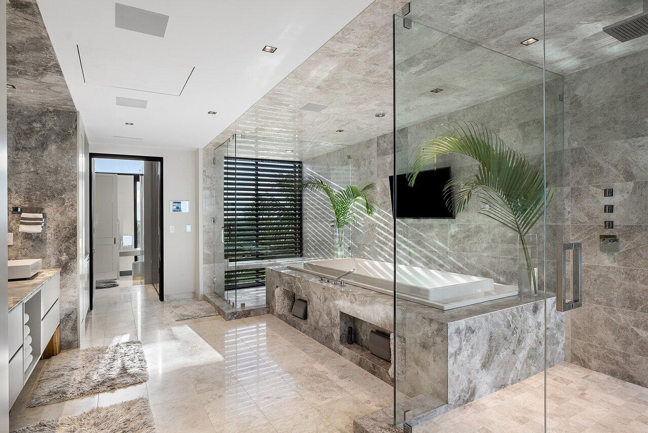 1005 NE Doubloon Drive