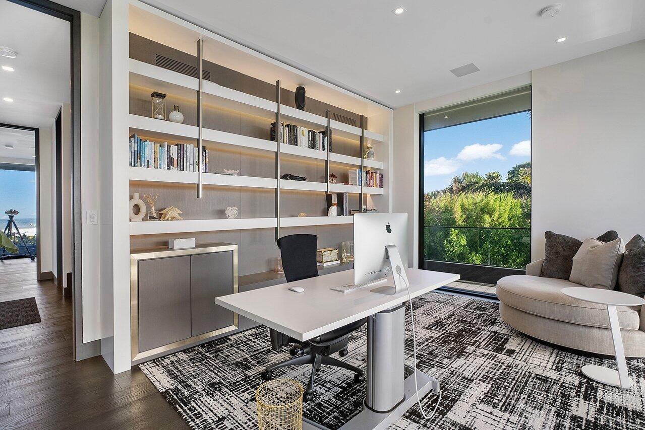 1005 NE Doubloon Drive