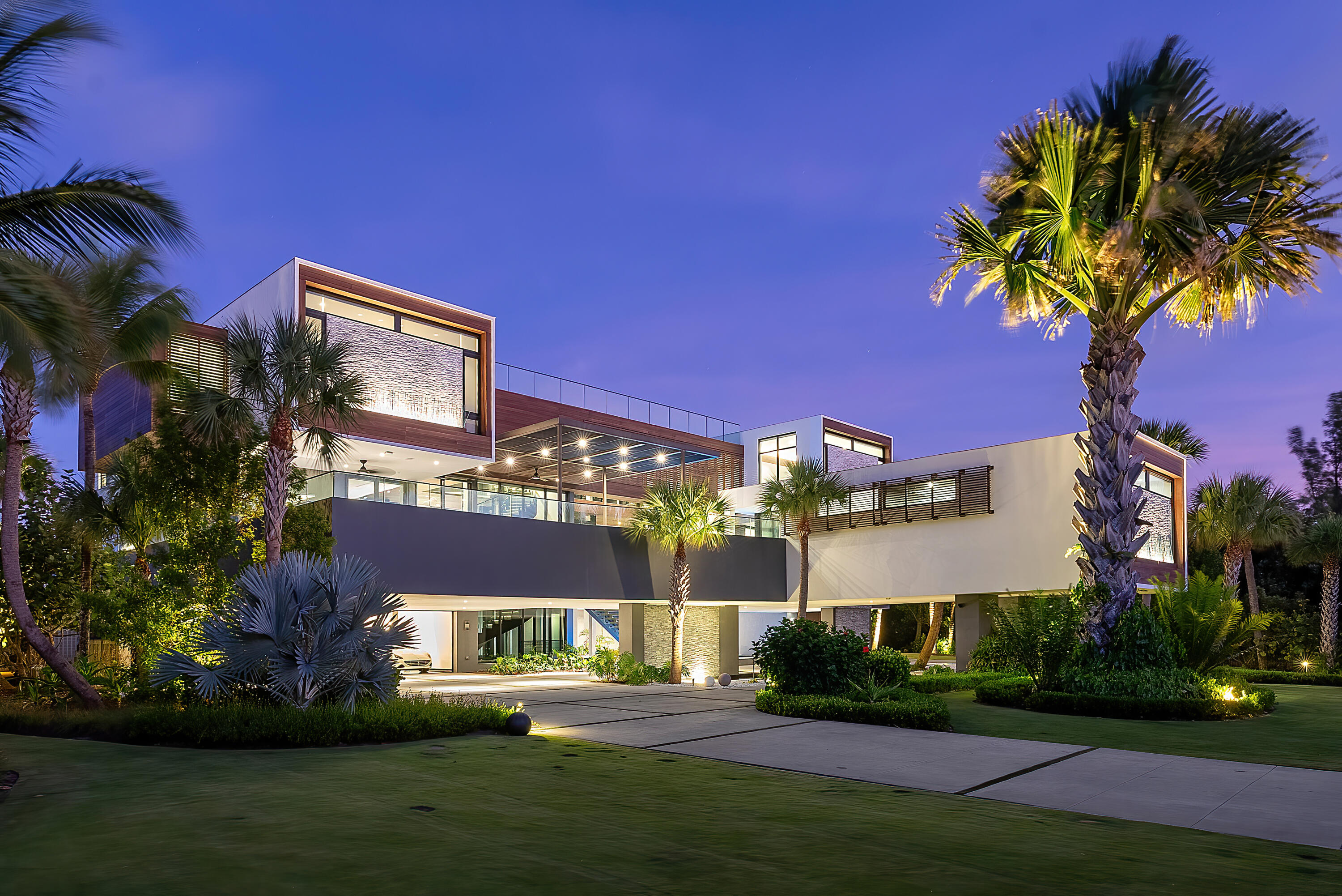 1005 NE Doubloon Drive