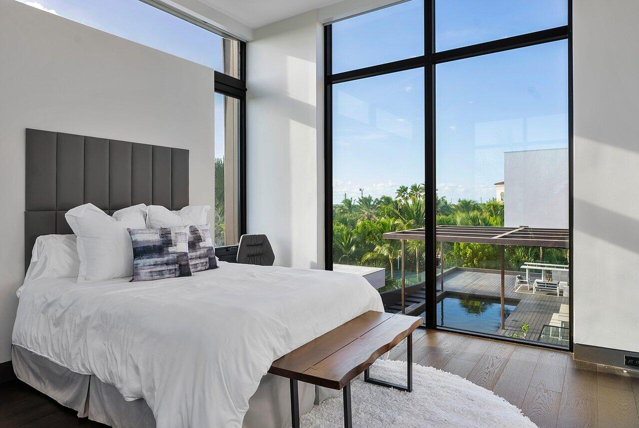 1005 NE Doubloon Drive