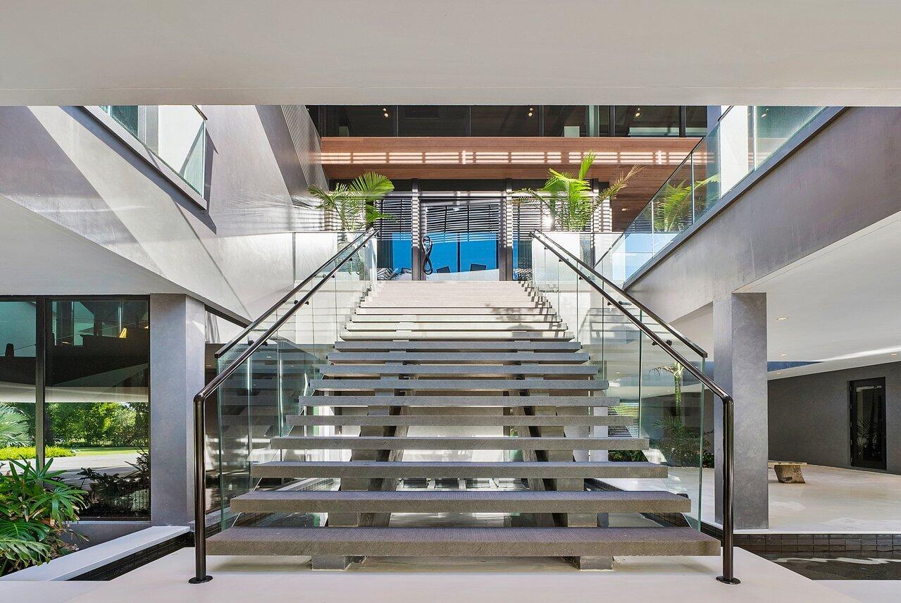 1005 NE Doubloon Drive