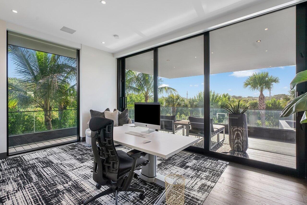 1005 NE Doubloon Drive