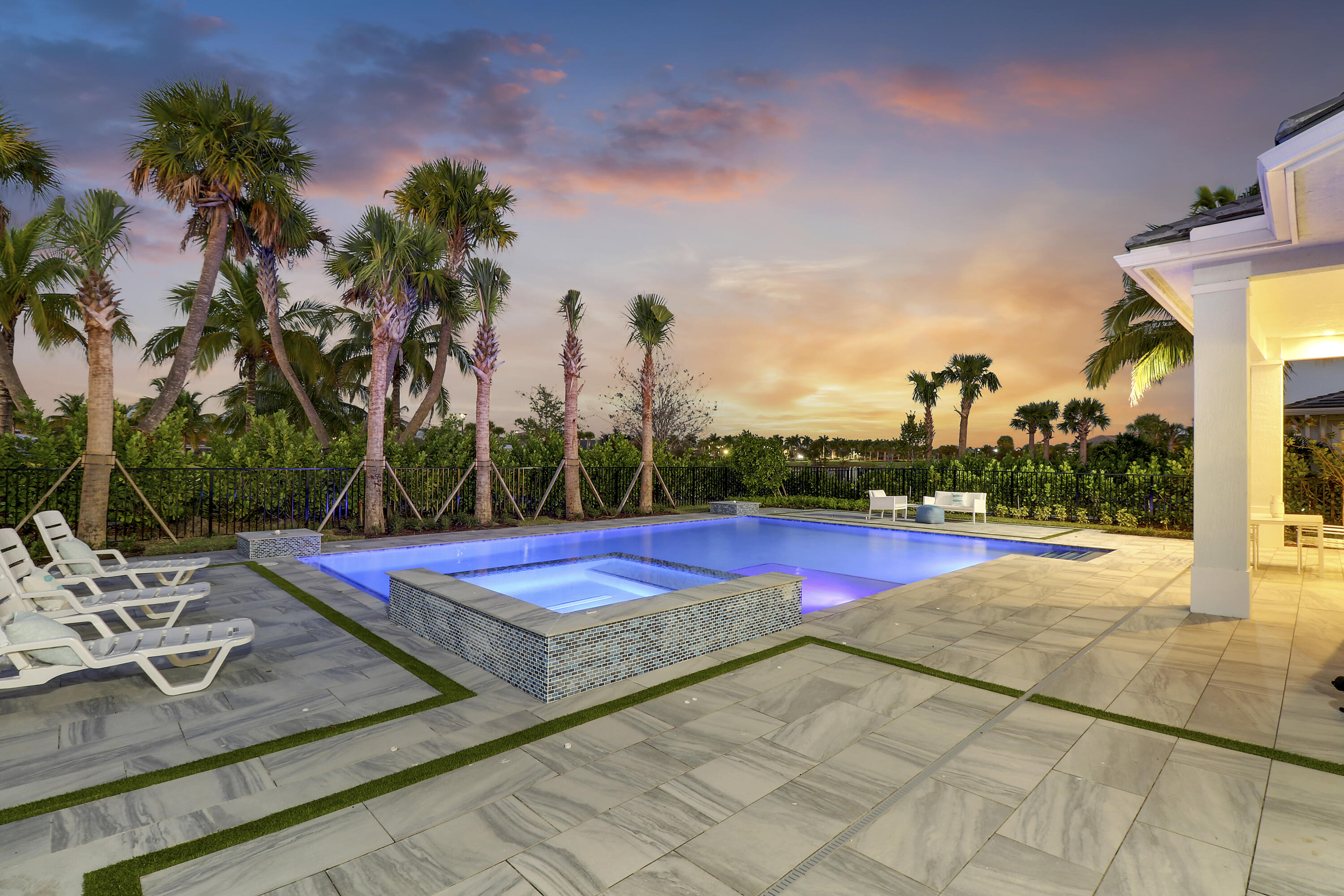 9194 Crestview Circle