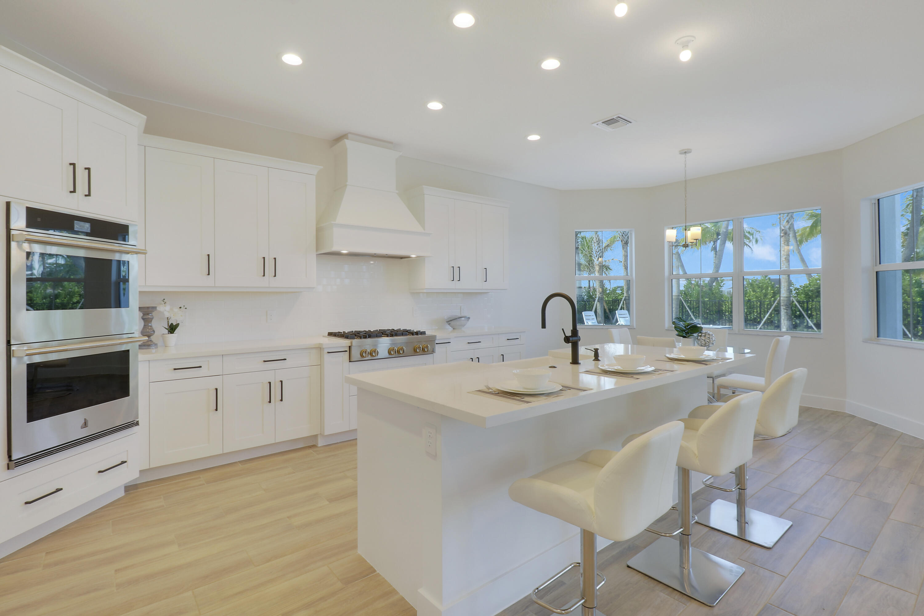 9194 Crestview Circle