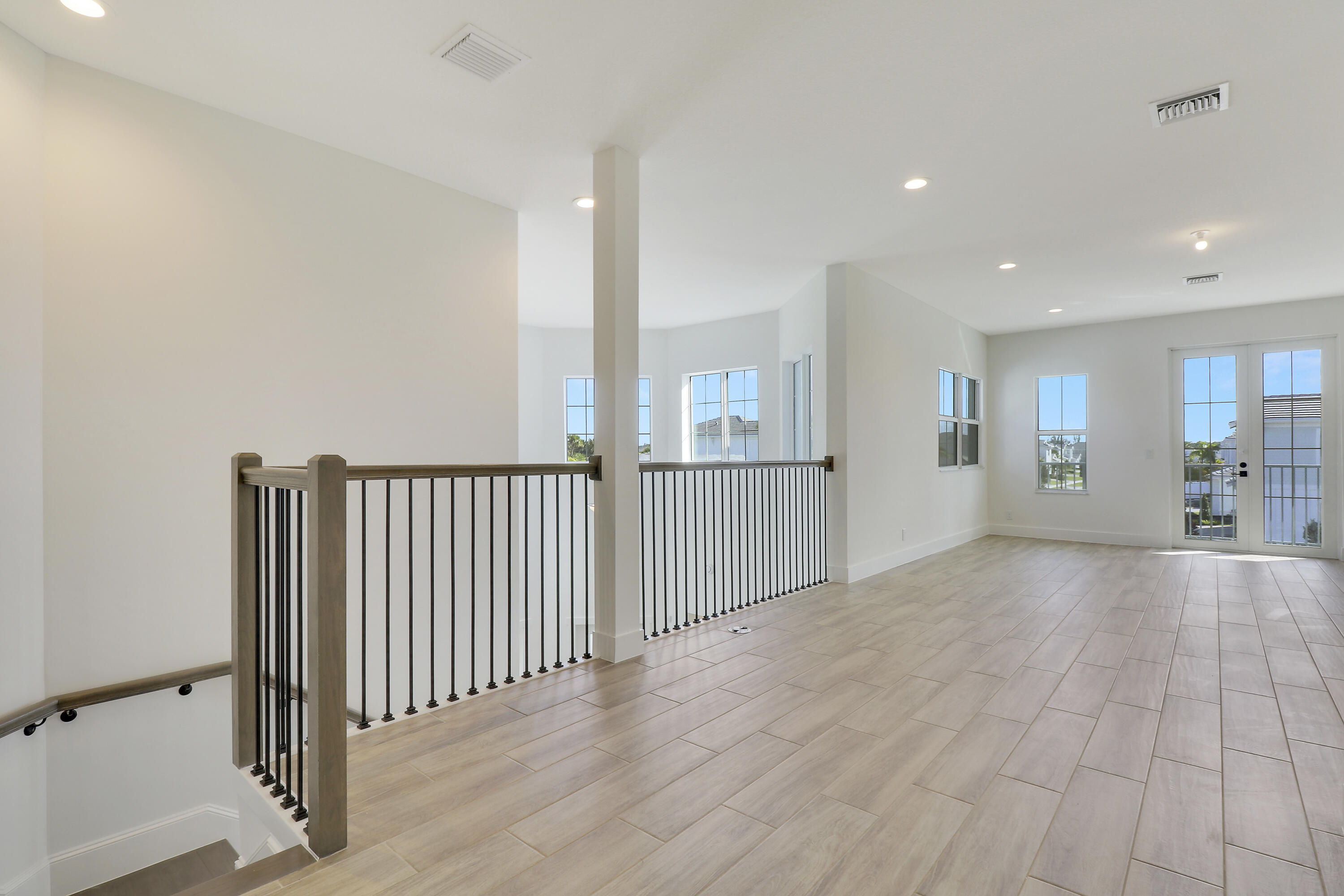 9194 Crestview Circle