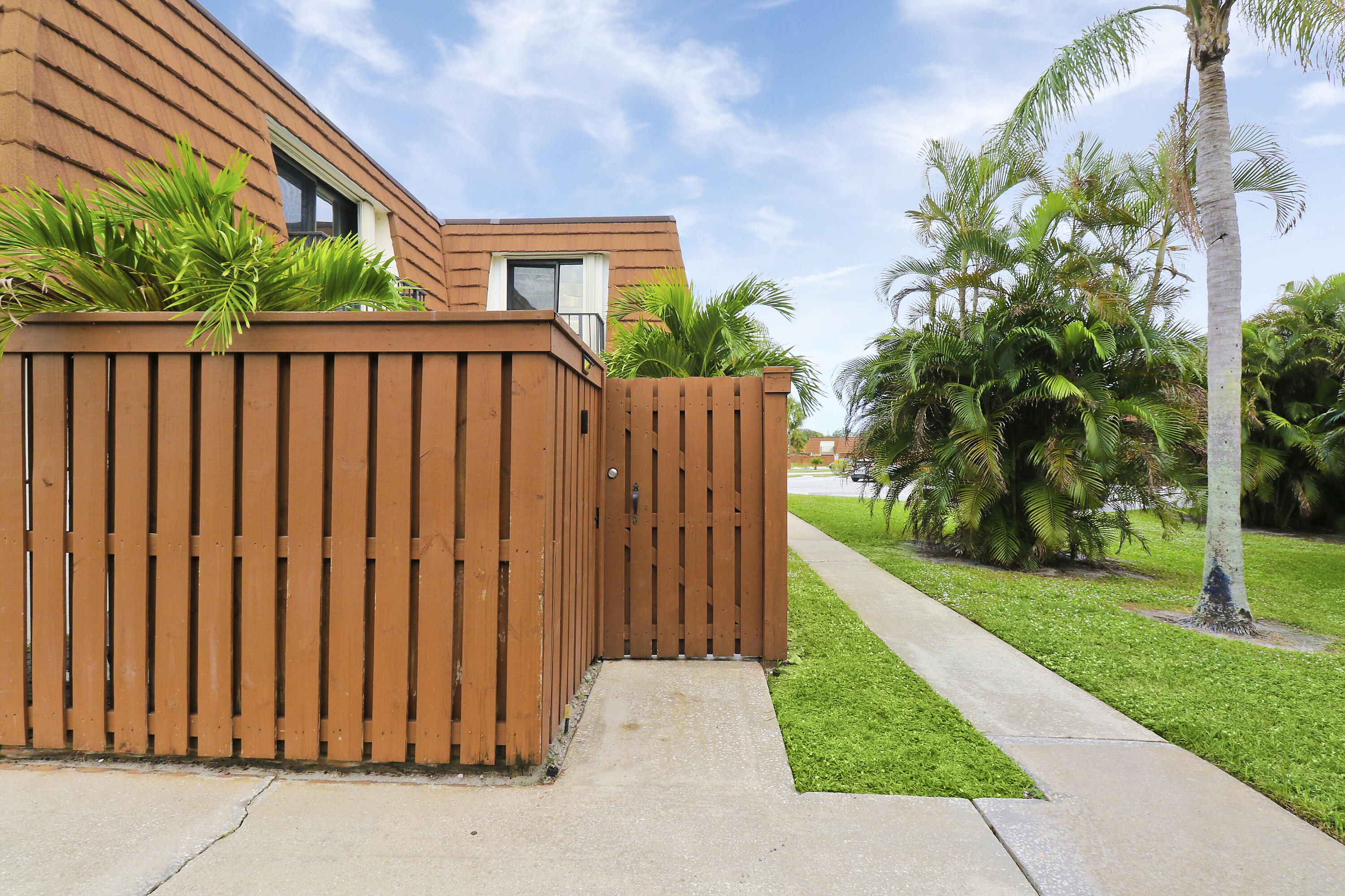 3900 County Line Road 12c, Tequesta Unit: 12c