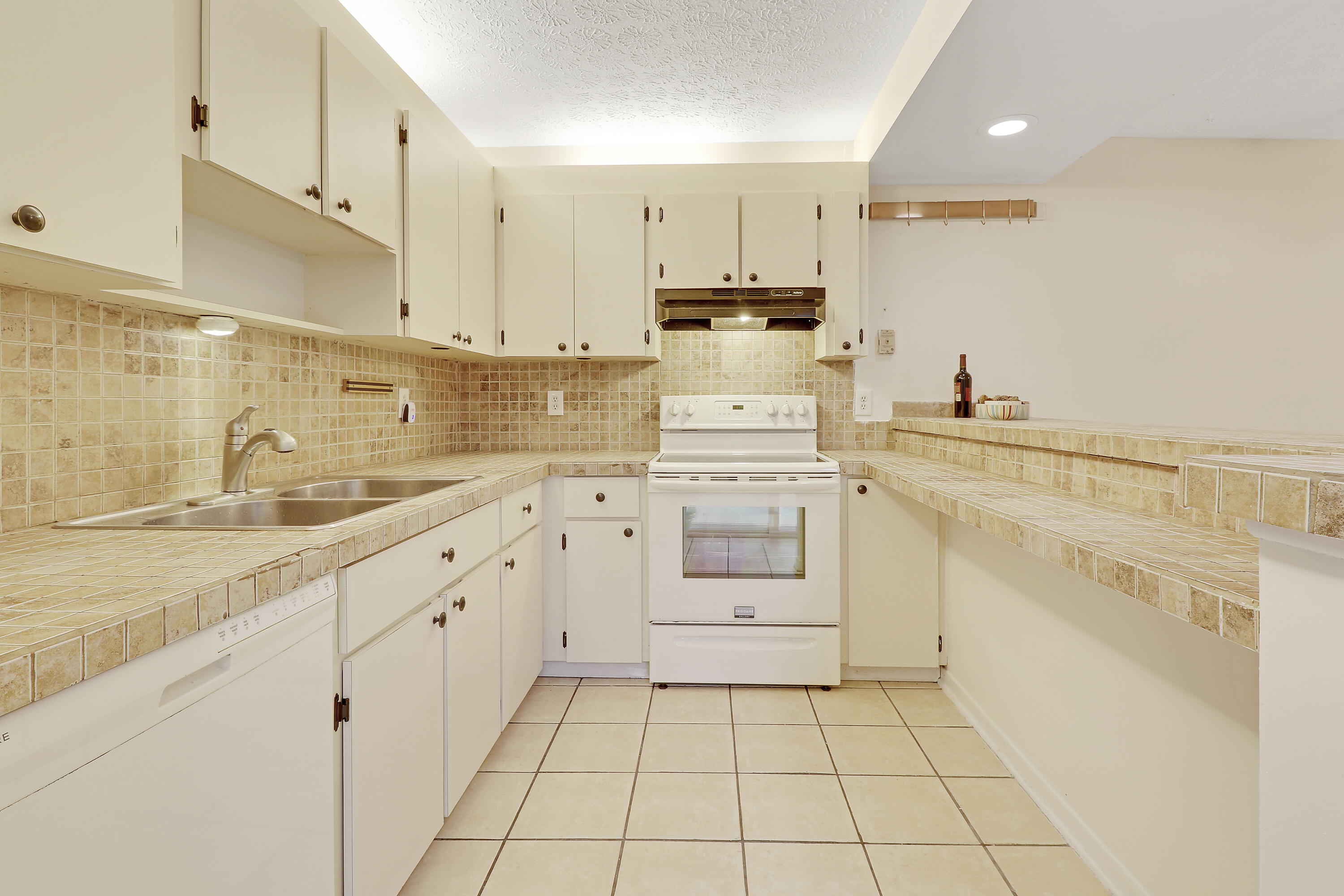 784 NW 10th Terrace