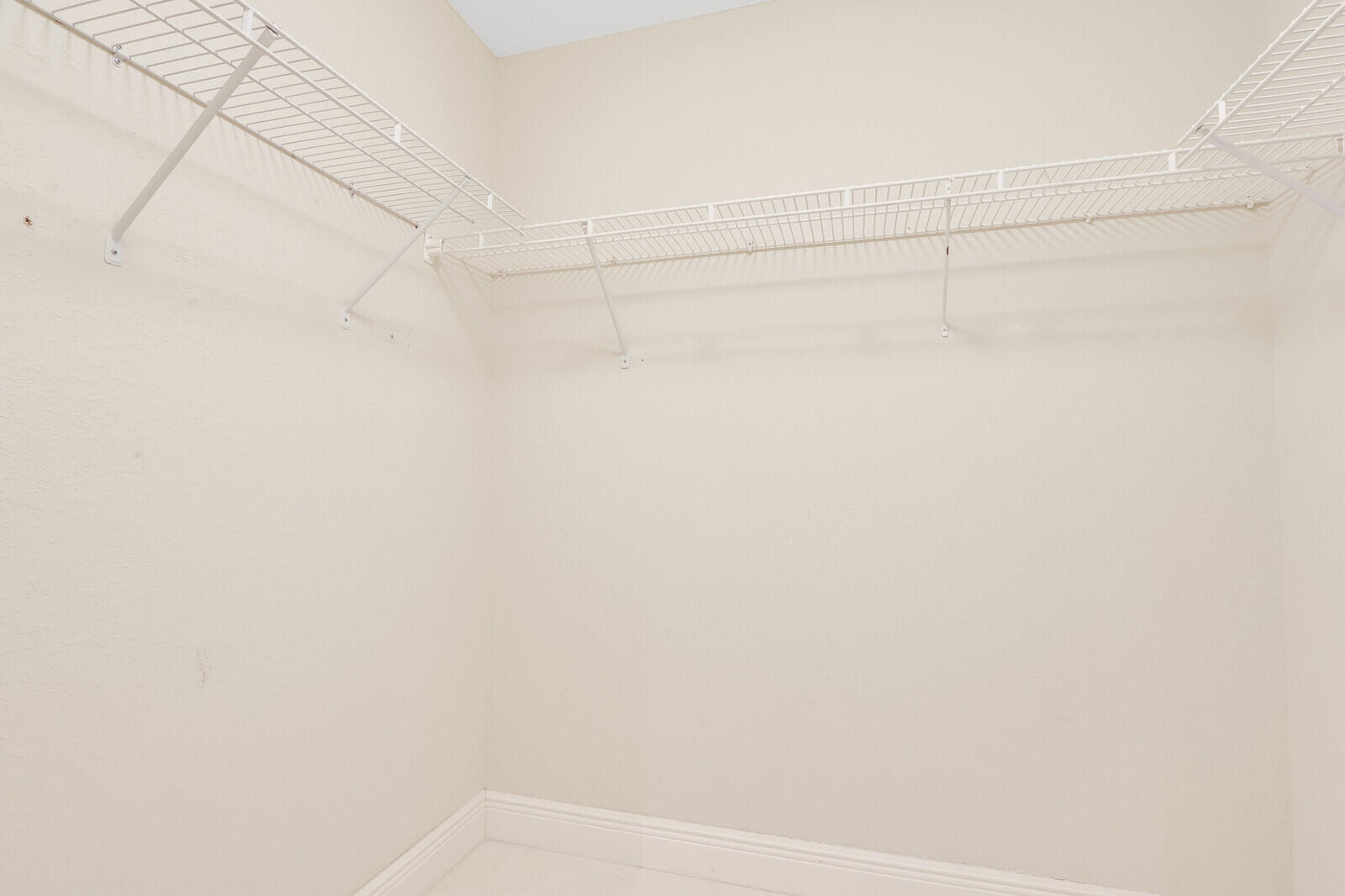 470 Executive Center Drive 2j, West Palm Beach Unit: 2j