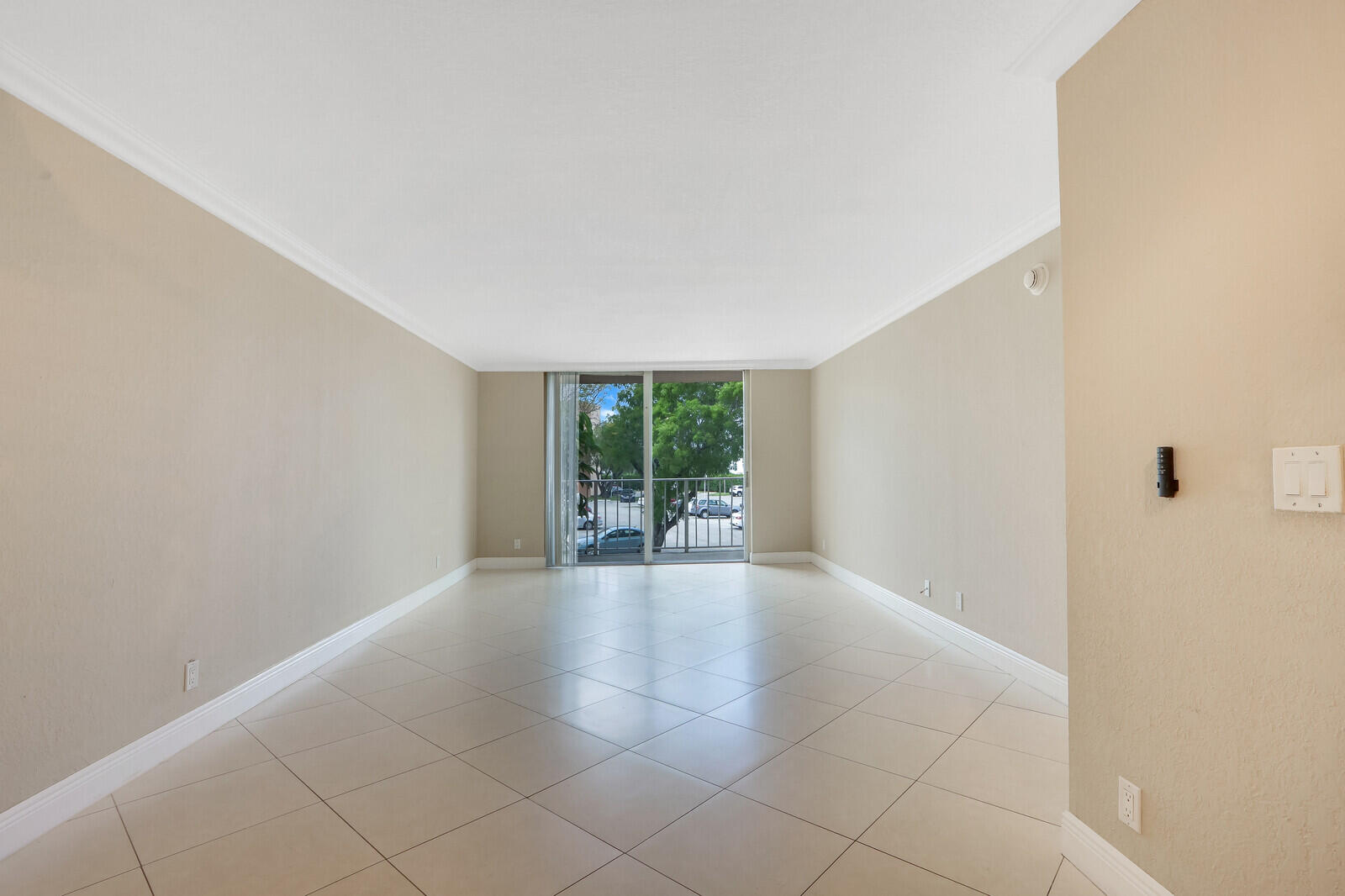 470 Executive Center Drive 2j, West Palm Beach Unit: 2j