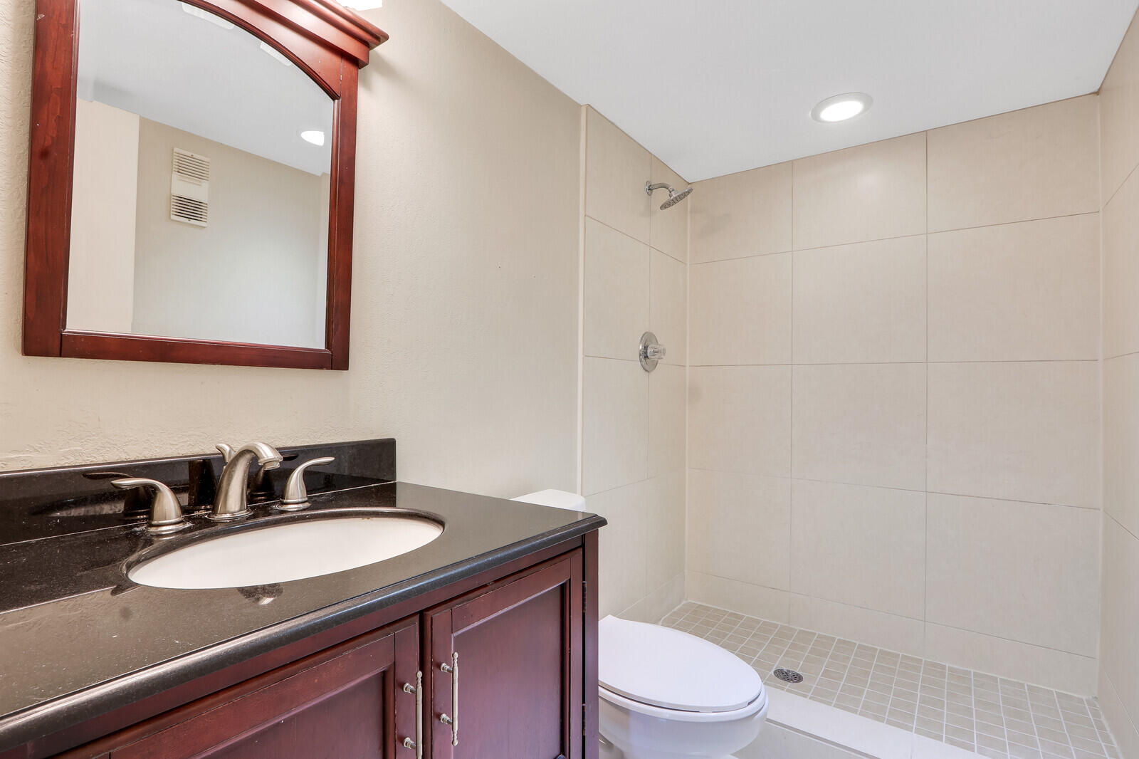 470 Executive Center Drive 2j, West Palm Beach Unit: 2j