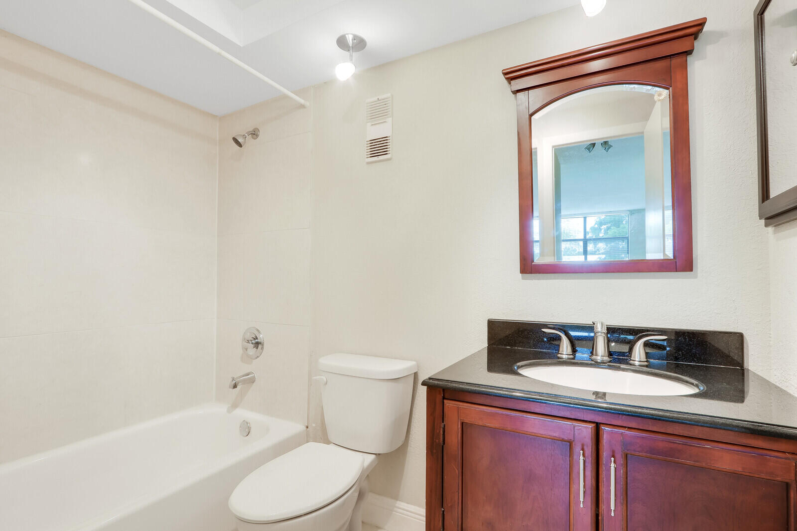470 Executive Center Drive 2j, West Palm Beach Unit: 2j
